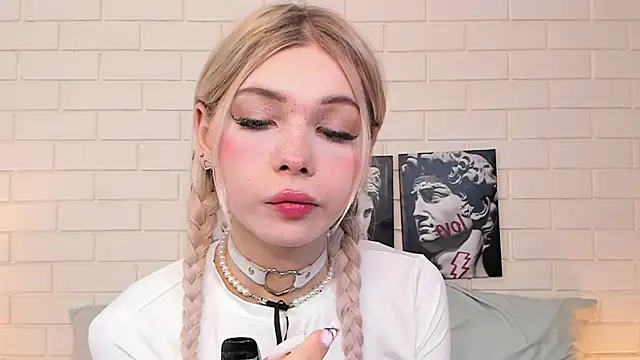 Blondy Fina online show from 10/29/25, 04:26