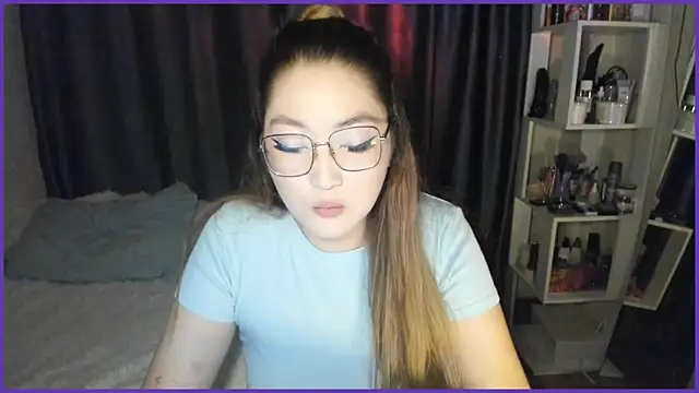 Snapshot of lyra_x chatting on 10/01/25, 01:28 lyra x online show from 10/01/25, 01:28