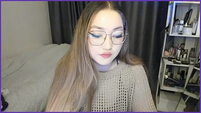 Snapshot of lyra_x chatting on 10/12/25, 12:59 lyra x online show from 10/12/25, 12:59