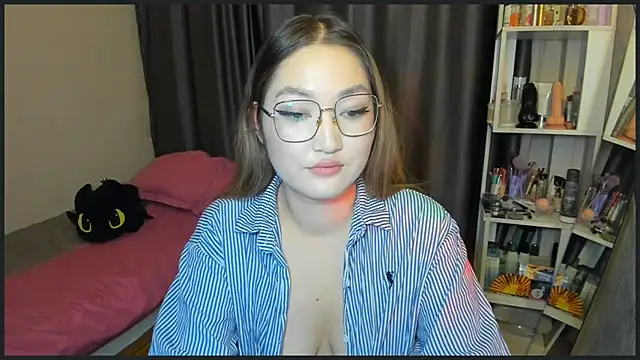 Snapshot of lyra_x chatting on 10/30/25, 04:52 lyra x online show from 10/30/25, 04:52