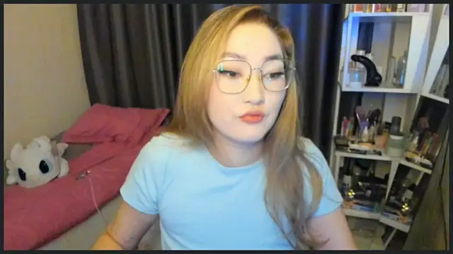 Snapshot of lyra_x chatting on 11/27/25, 07:16 lyra x online show from 11/27/25, 07:16