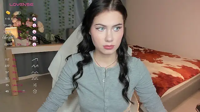 Snapshot of Vanellopes chatting on 10/30/25, 11:55 Vanellopes online show from 10/30/25, 11:55