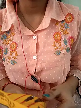 Neha Tyagi online show from 10/13/25, 04:56