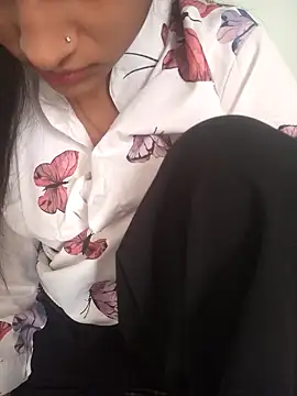 Neha Tyagi online show from 10/21/25, 06:36