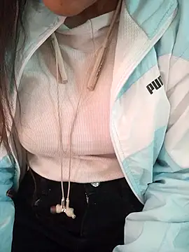 Snapshot of Neha_Tyagi chatting on 11/28/25, 05:32 Neha Tyagi online show from 11/28/25, 05:32