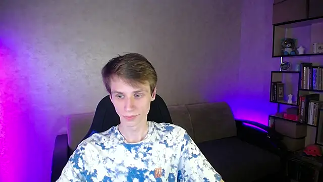 yes cute boy  online show from 10/17/25, 08:33