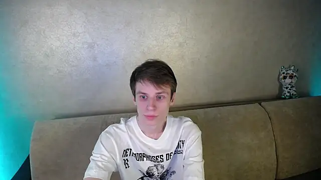 yes cute boy  online show from 03/17/26, 09:40