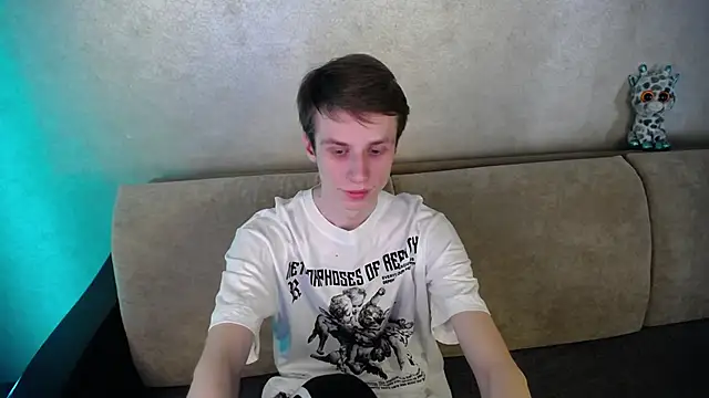 yes cute boy  online show from 03/18/26, 12:19