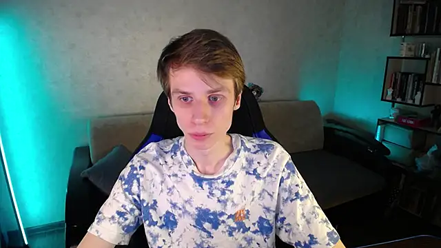 yes cute boy  online show from 04/15/26, 09:49