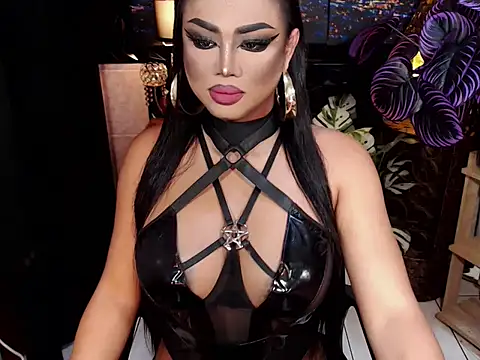 Snapshot of TRANSLUNAA chatting on 12/04/25, 04:22 TRANSLUNAA online show from 12/04/25, 04:22