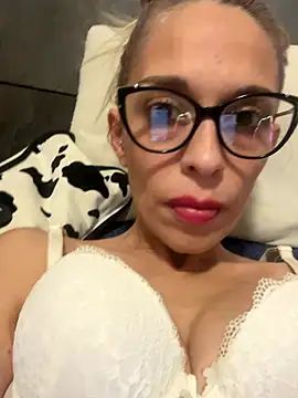 littlesquaw85 online show from 10/28/25, 03:04