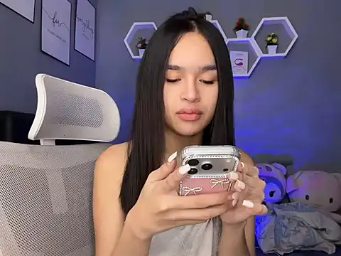 lelasohna online show from 11/19/25, 01:33