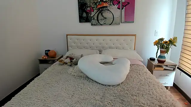 Tania xw online show from 10/27/25, 02:43