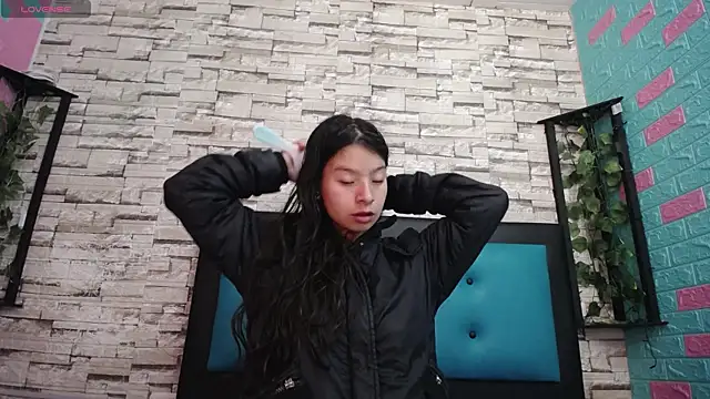 maily can online show from 09/18/25, 12:18