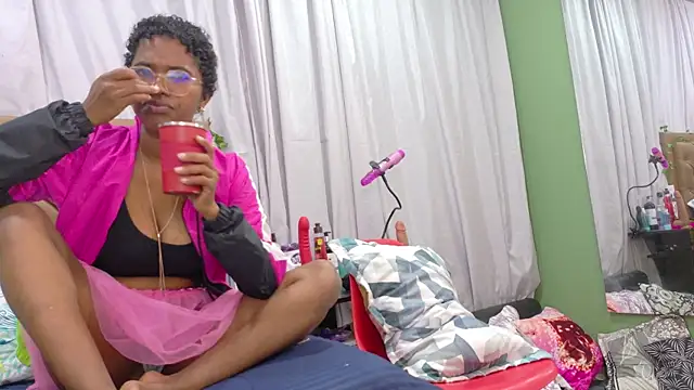 Snapshot of didoelizabeth chatting on 10/14/25, 12:50 didoelizabeth online show from 10/14/25, 12:50