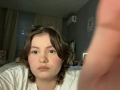 Snapshot of MoonIvy_ chatting on 12/03/25, 05:22 MoonIvy online show from 12/03/25, 05:22