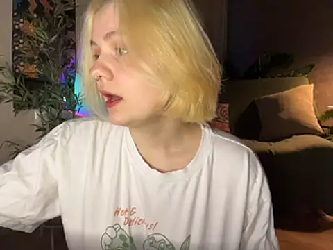 MoonIvy  online show from 04/30/26, 06:47