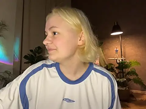 MoonIvy  online show from 05/04/26, 05:09