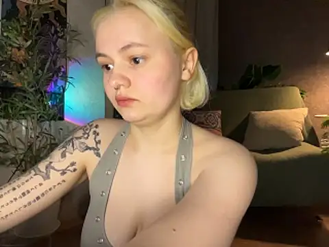 MoonIvy  online show from 05/11/26, 07:22