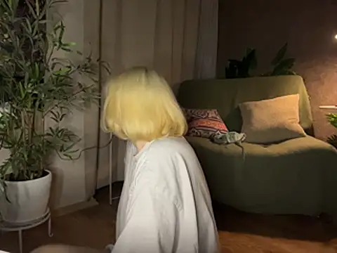 MoonIvy  online show from 06/08/26, 07:36