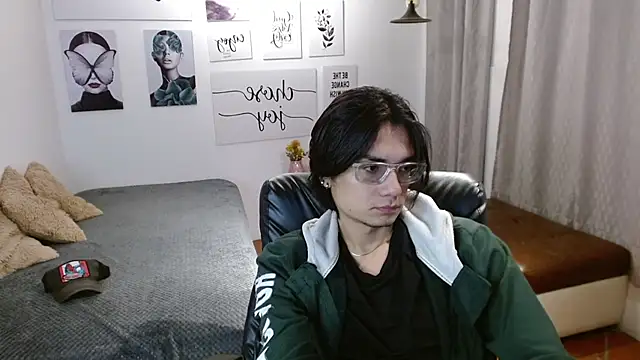 Snapshot of davoxer chatting on 11/06/25, 03:40 davoxer online show from 11/06/25, 03:40