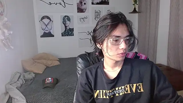 Snapshot of davoxer chatting on 11/09/25, 03:49 davoxer online show from 11/09/25, 03:49