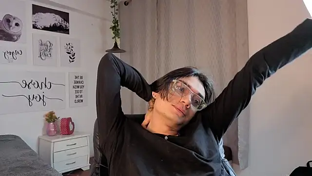 Snapshot of davoxer chatting on 11/29/25, 03:42 davoxer online show from 11/29/25, 03:42