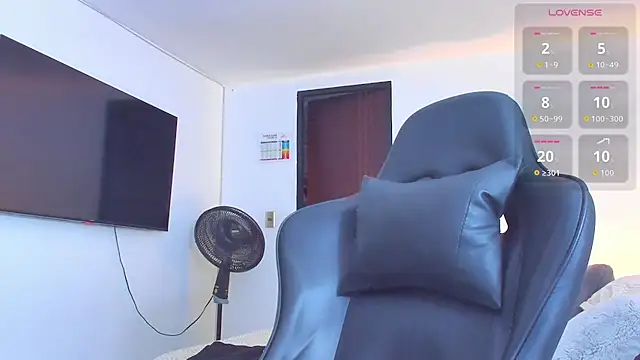 Snapshot of RJBarto chatting on 11/08/25, 06:29 RJBarto online show from 11/08/25, 06:29