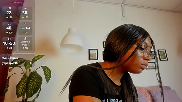 Coco joness online show from 11/15/25, 07:43