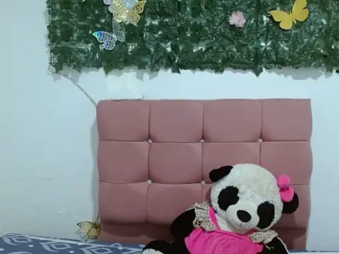 Snapshot of lia_victoria chatting on 11/10/25, 01:15 lia victoria online show from 11/10/25, 01:15