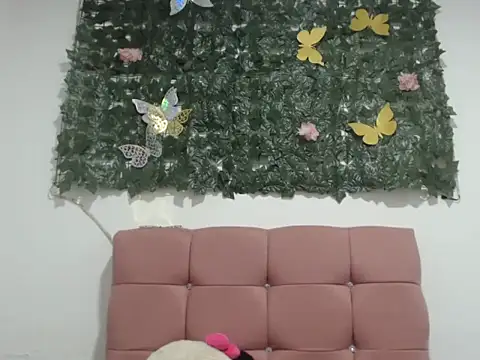 Snapshot of lia_victoria chatting on 11/15/25, 01:36 lia victoria online show from 11/15/25, 01:36