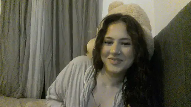 Snapshot of laylabliss chatting on 10/12/25, 11:48 laylabliss online show from 10/12/25, 11:48