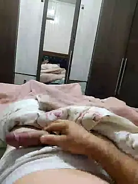 Snapshot of Gustavo198045 chatting on 11/17/25, 03:56 Gustavo198045 online show from 11/17/25, 03:56