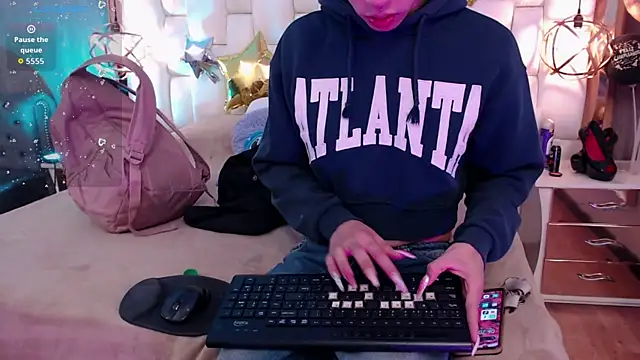 Snapshot of Foxxy_Doll chatting on 11/07/25, 11:21 Foxxy Doll online show from 11/07/25, 11:21