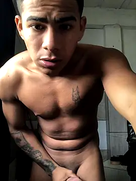 Snapshot of Novindot23cm chatting on 10/16/25, 01:12 Novindot23cm online show from 10/16/25, 01:12