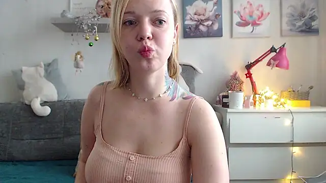 Snapshot of Natalee_Love chatting on 01/10/26, 12:56 Natalee Love online show from 01/10/26, 12:56