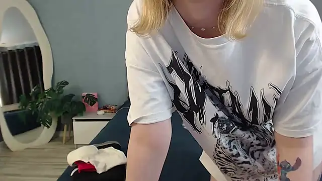 Snapshot of Natalee_Love chatting on 04/06/26, 04:46 Natalee Love online show from 04/06/26, 04:46