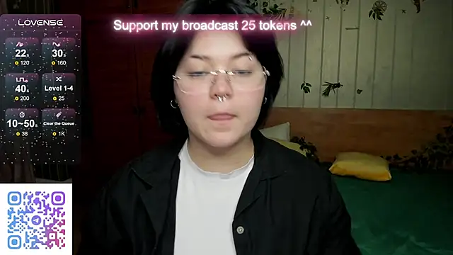 Snapshot of Alisa_Monroe chatting on 10/14/25, 03:51 Alisa Monroe online show from 10/14/25, 03:51