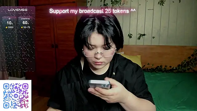 Snapshot of Alisa_Monroe chatting on 10/16/25, 02:23 Alisa Monroe online show from 10/16/25, 02:23