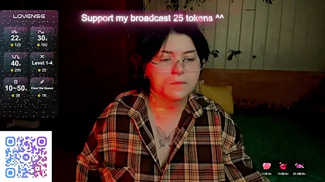 Snapshot of Alisa_Monroe chatting on 10/18/25, 02:36 Alisa Monroe online show from 10/18/25, 02:36