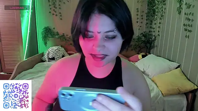 Snapshot of Alisa_Monroe chatting on 10/28/25, 03:21 Alisa Monroe online show from 10/28/25, 03:21