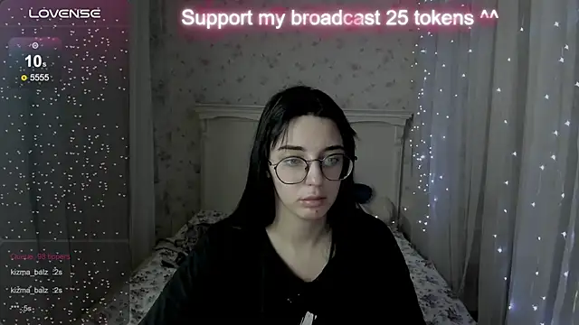 Leia Moreno online show from 10/13/25, 08:42