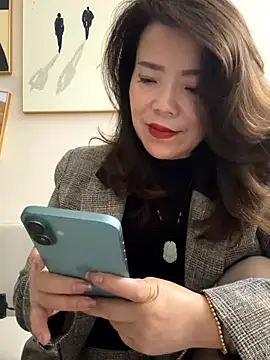 anna yngs online show from 10/06/25, 01:58