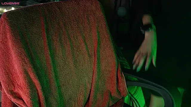 NidhiChandra online show from 12/18/25, 07:09