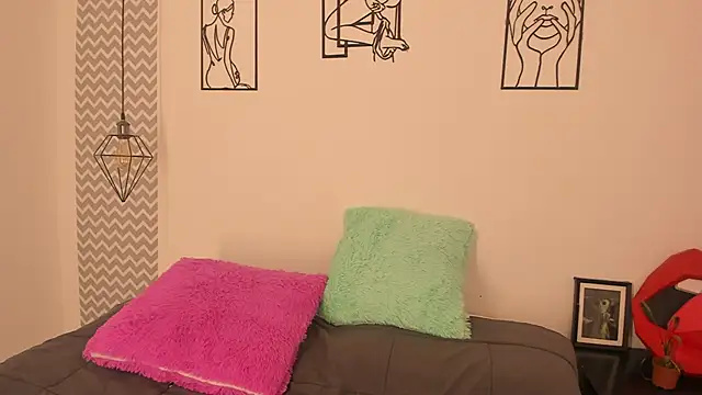 juanilittle online show from 09/08/25, 07:13