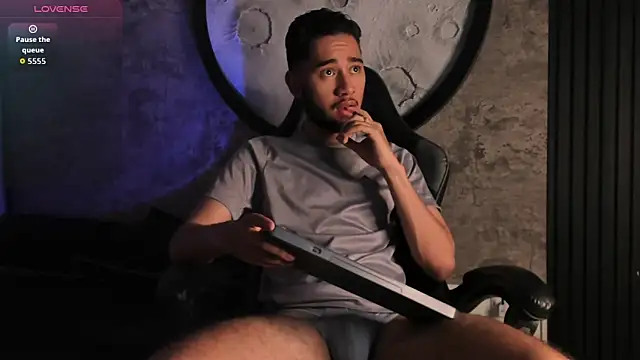 Stiven 01 online show from 10/04/25, 02:15