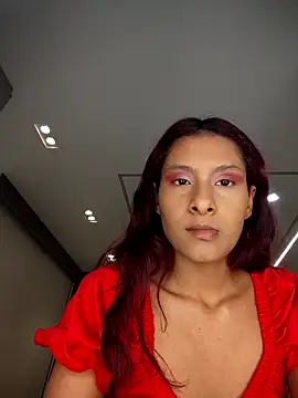 Snapshot of TharaMills chatting on 11/08/25, 02:56 TharaMills online show from 11/08/25, 02:56