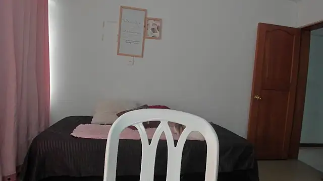 Snapshot of Ana__Pink chatting on 03/31/26, 10:32 Ana Pink online show from 03/31/26, 10:32