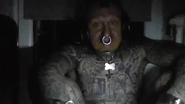 Snapshot of object857 chatting on 04/06/26, 01:58 object857 online show from 04/06/26, 01:58