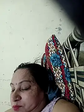 Snapshot of Sexyshott chatting on 10/25/25, 04:46 Sexyshott online show from 10/25/25, 04:46